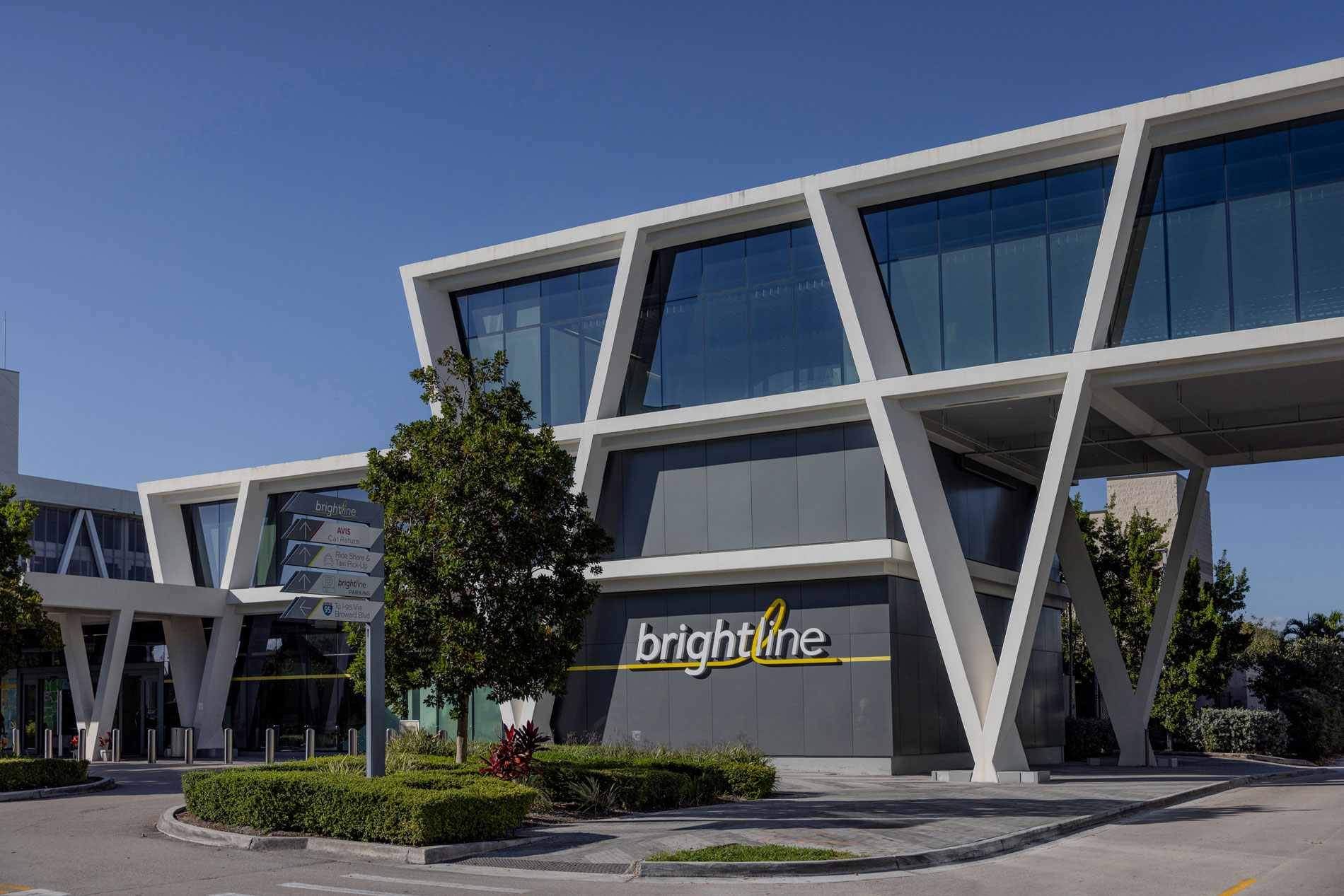 Brightline station near Ombelle